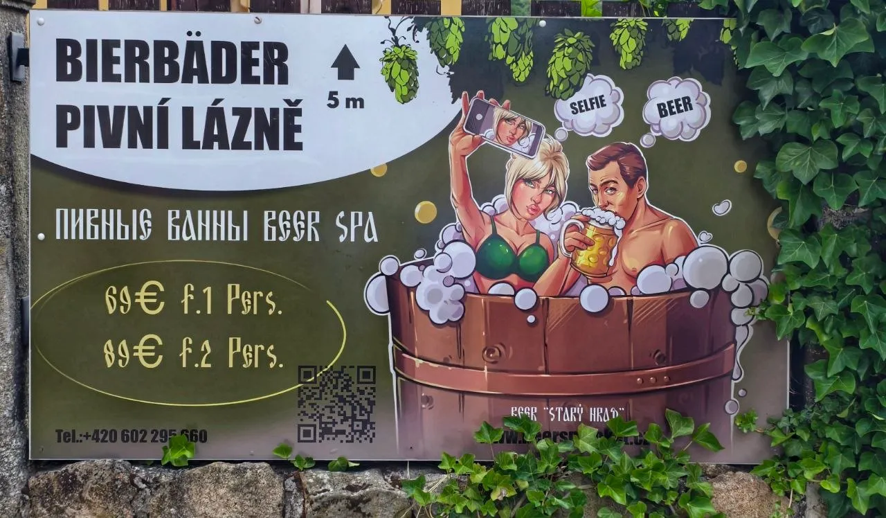 Werbung für ein tschechisches Bierbad in Loket