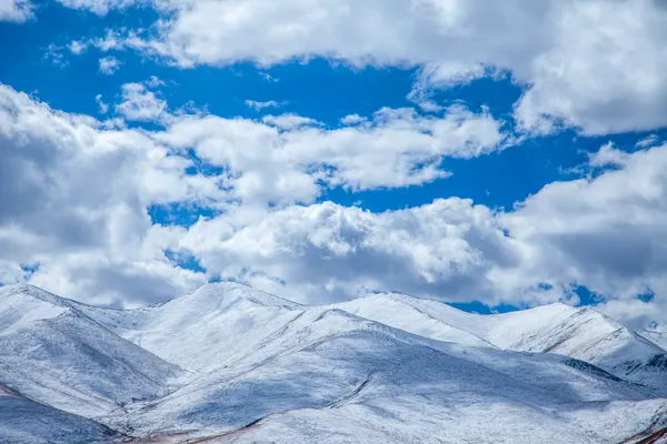 Wolken über den Bergen | Tibet